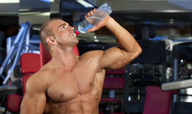 trước khi tập gym nên uống nước lọc